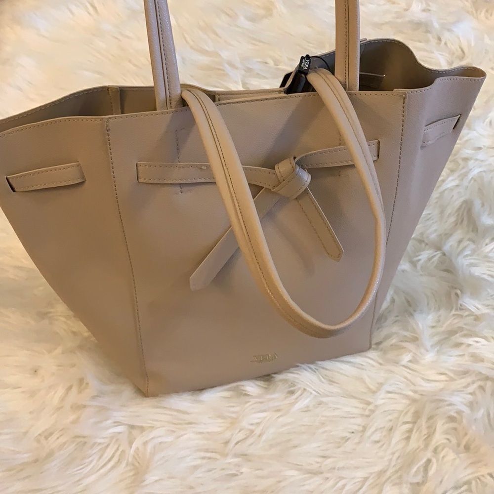 Vera New York Taupe bag/tote.  Snap closure with one inside side pocket